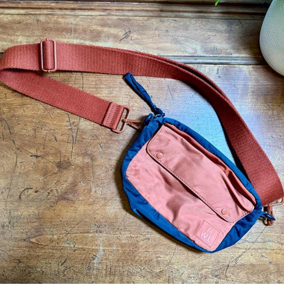 Madewell Handbags - EUC Madewell - The Sport Fanny/Crossbody Bag in Colorblock in Dark Baltic Multi